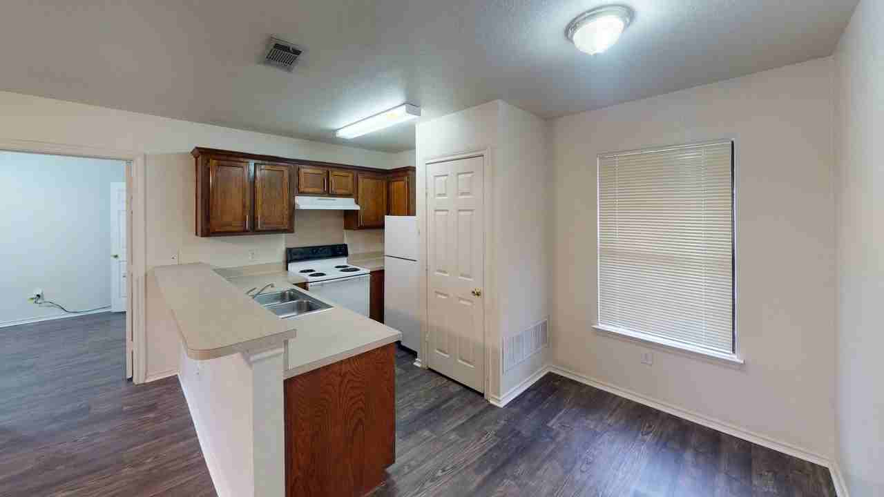 Somesuch Place 1008 - Photo 5 of 15