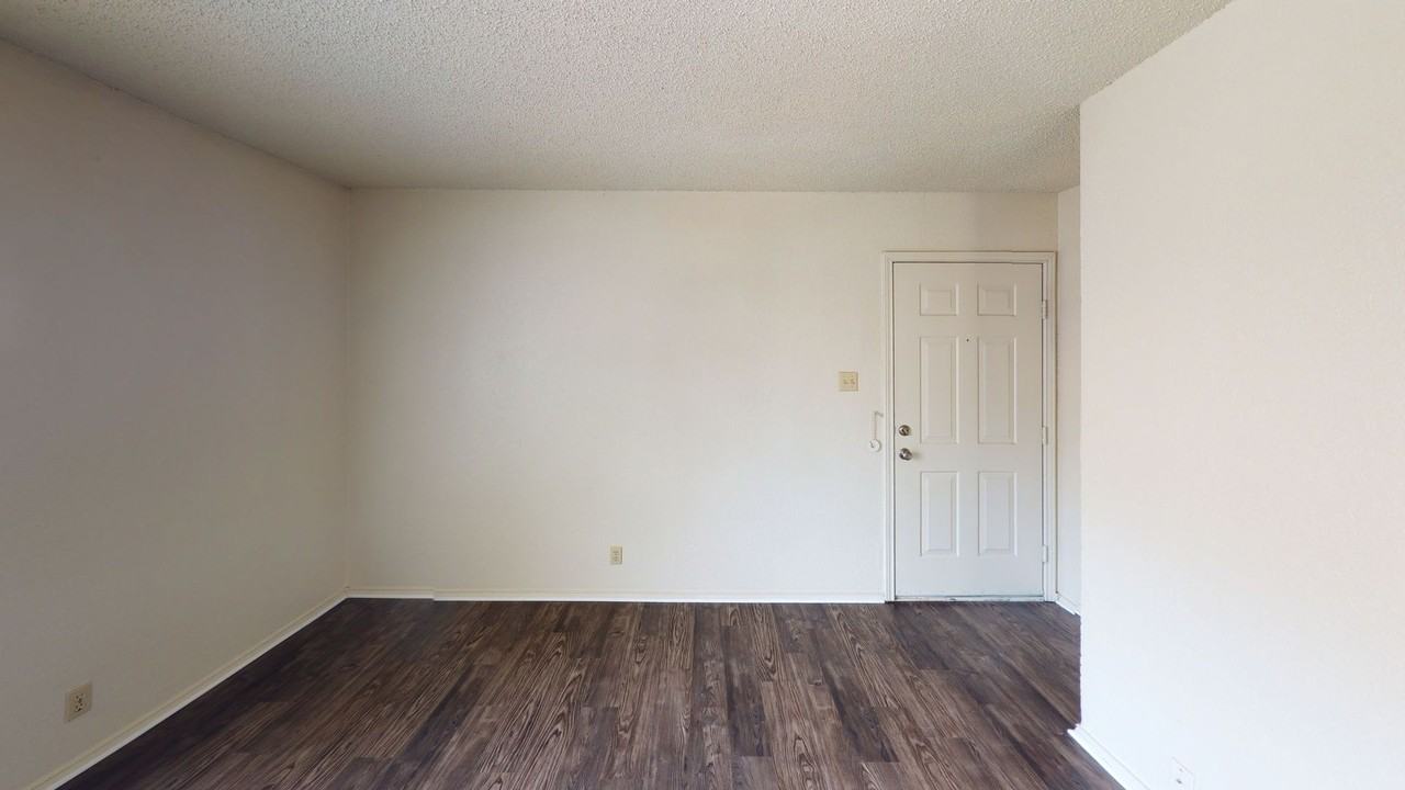 Prairie Oaks Apartments - Photo 7 of 9