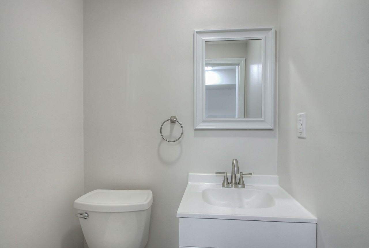 350 Beechcroft Rd #6 - Photo 4 of 32