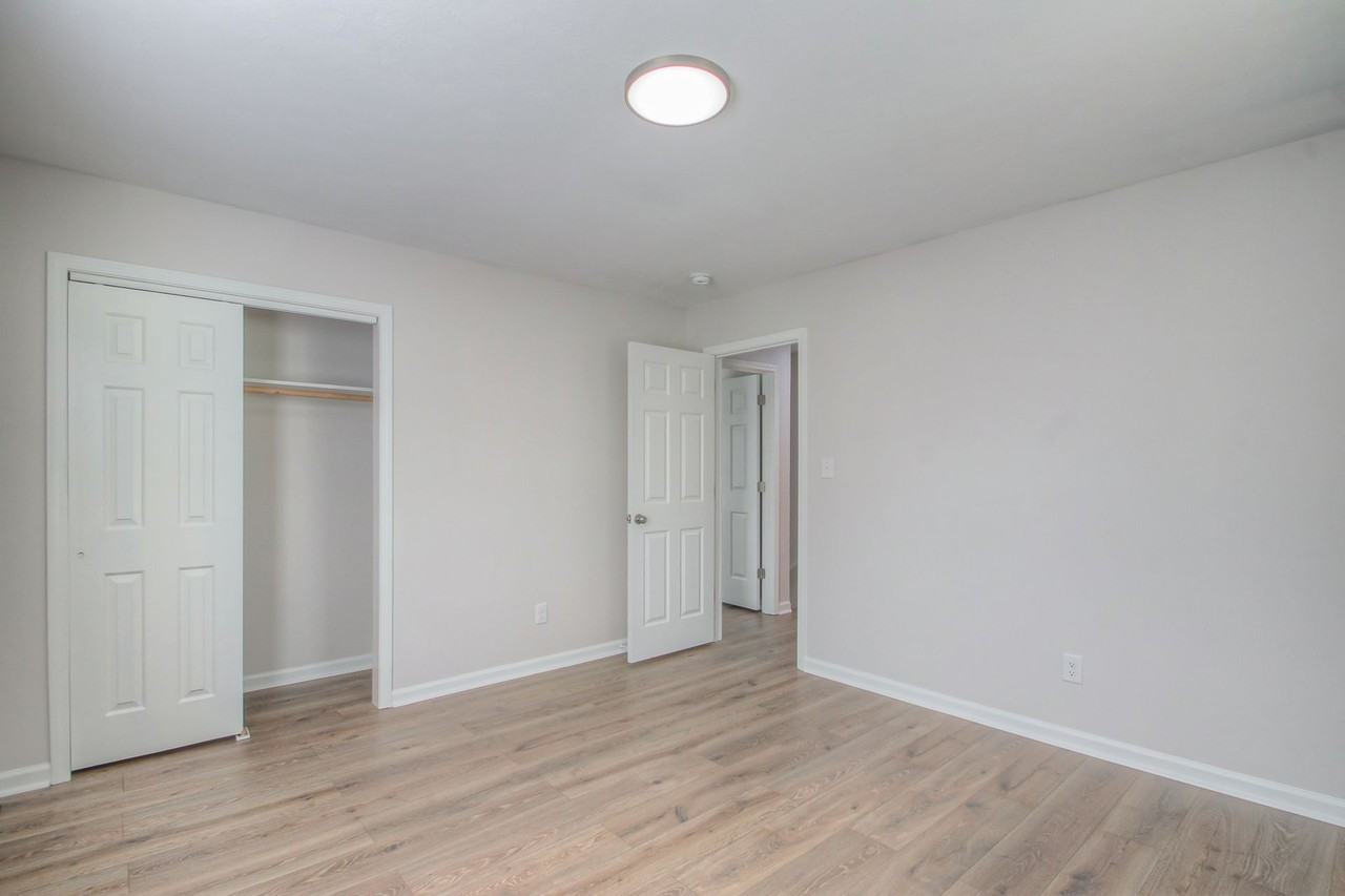 350 Beechcroft Rd #6 - Photo 6 of 32
