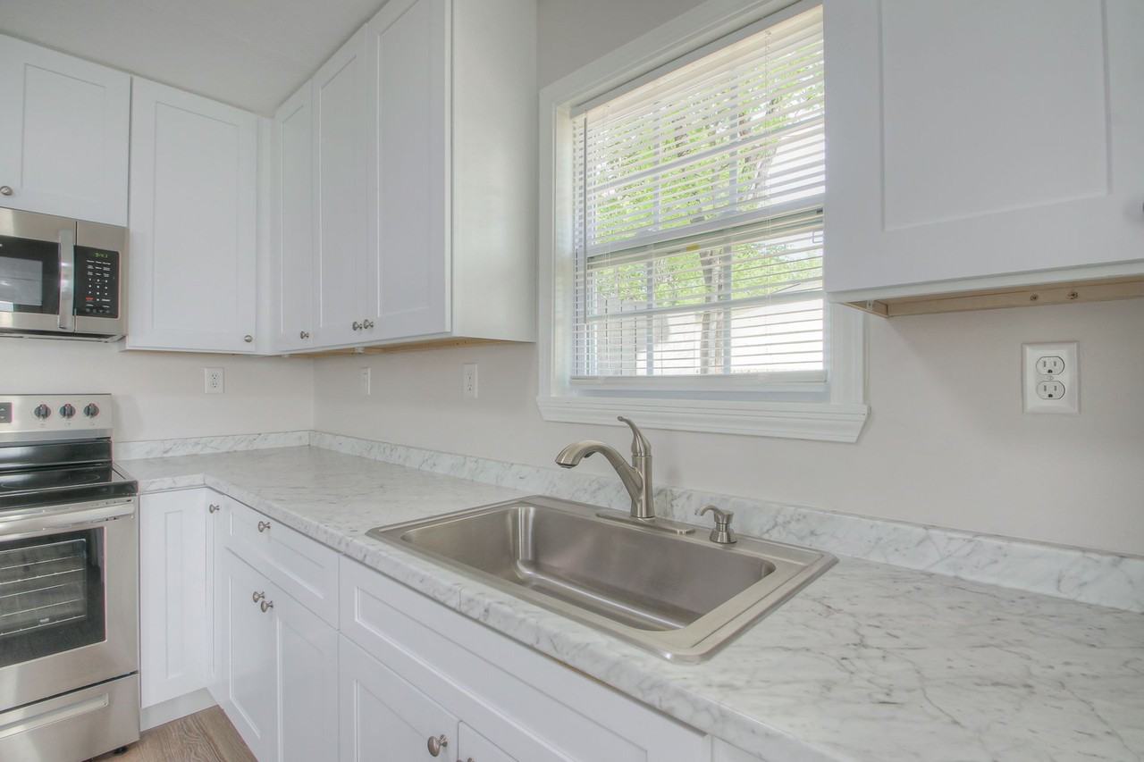 350 Beechcroft Rd #6 - Photo 7 of 32