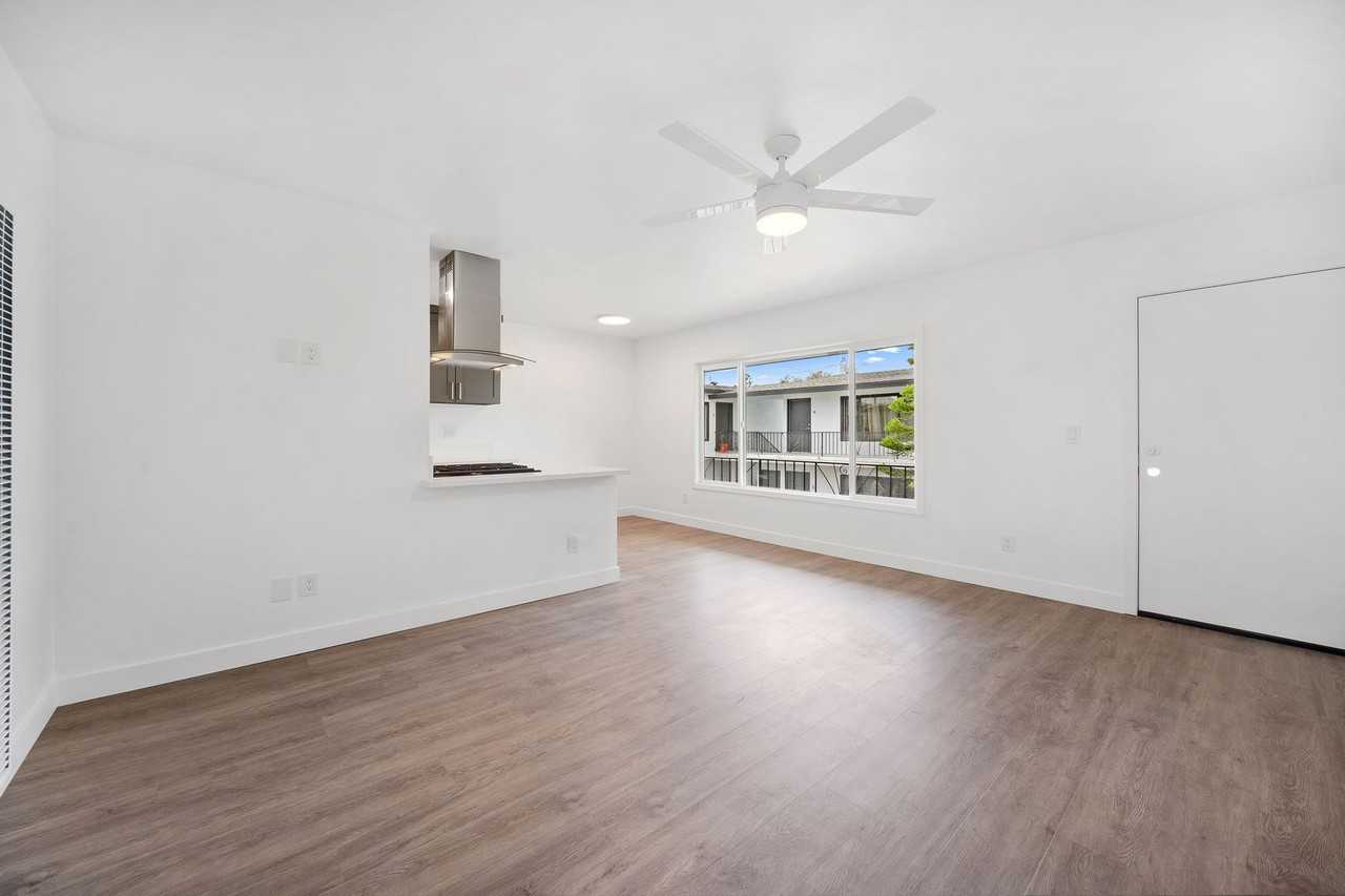 1725 Freeman Avenue - Photo 3 of 8