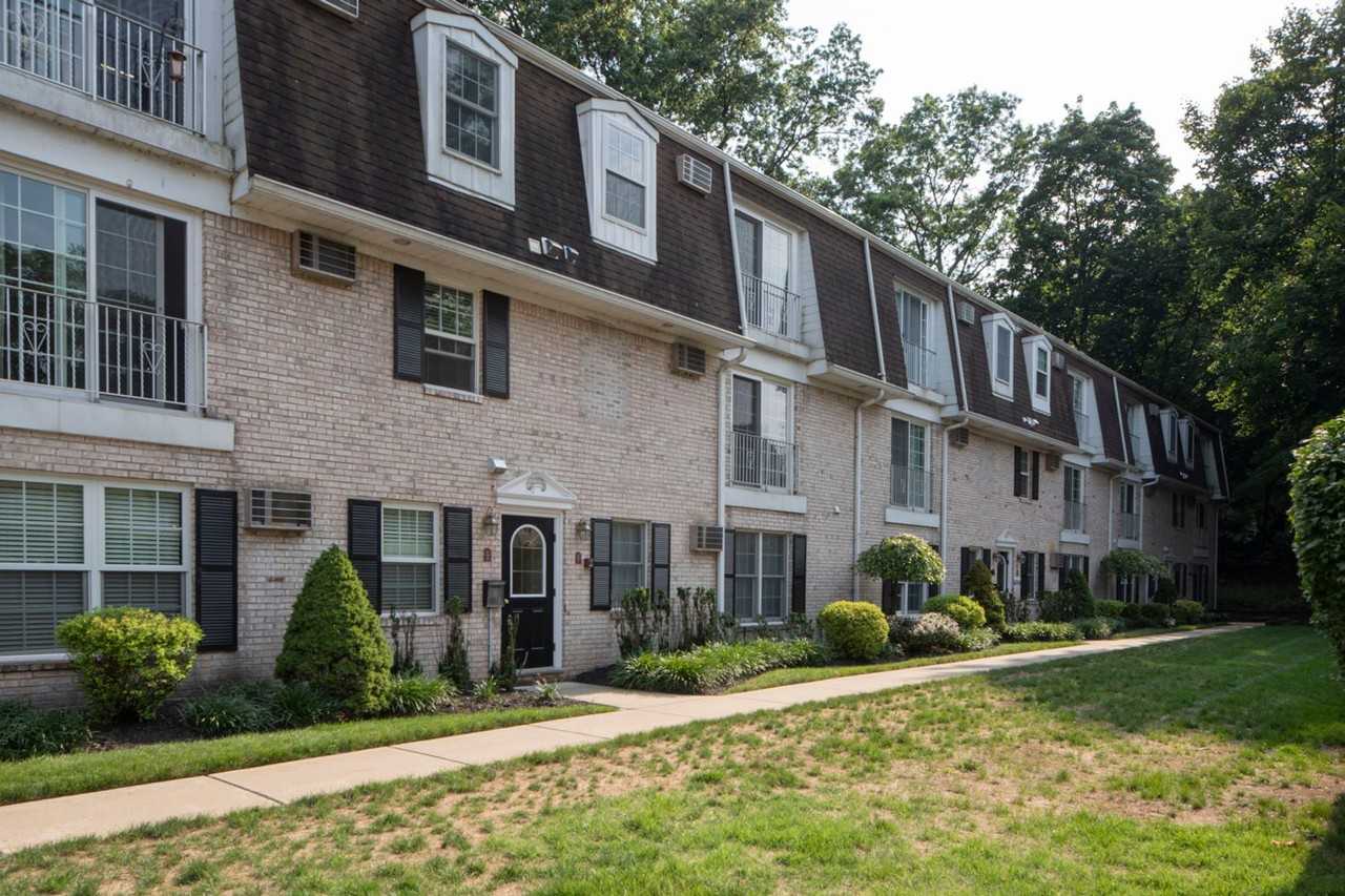 Westwood Manor: In - Photo 4 of 23