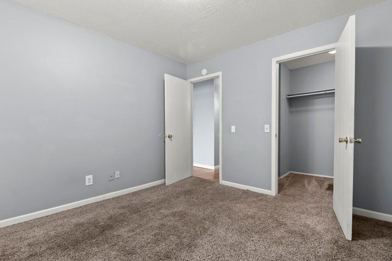 Is marketing information for one bedroom apartments - Photo 4 of 7