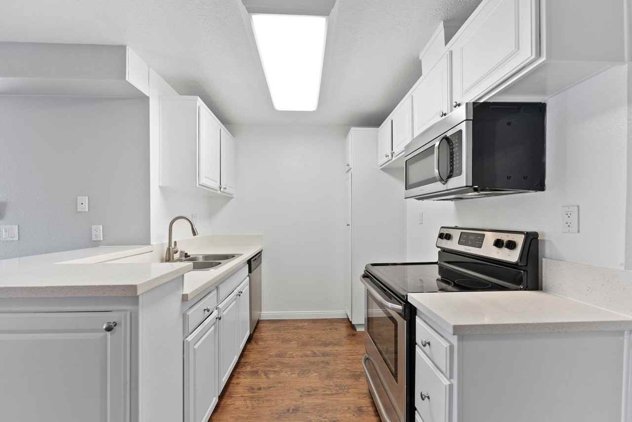 Serena Vista Apartments - Photo 6 of 27