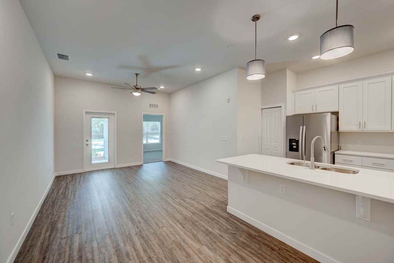 Metro 39 Apartments - Photo 7 of 36