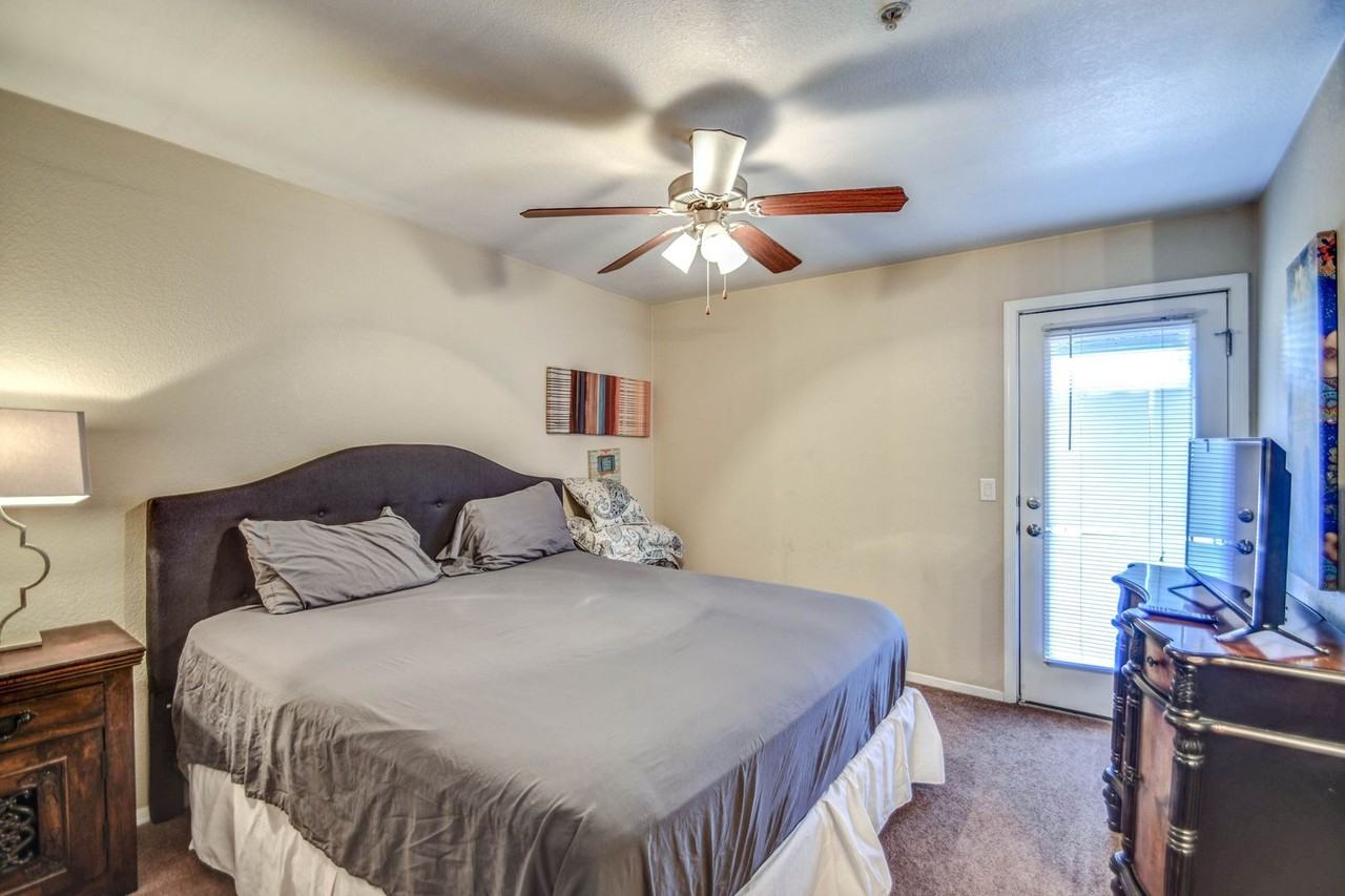 Valencia - Photo 5 of 40