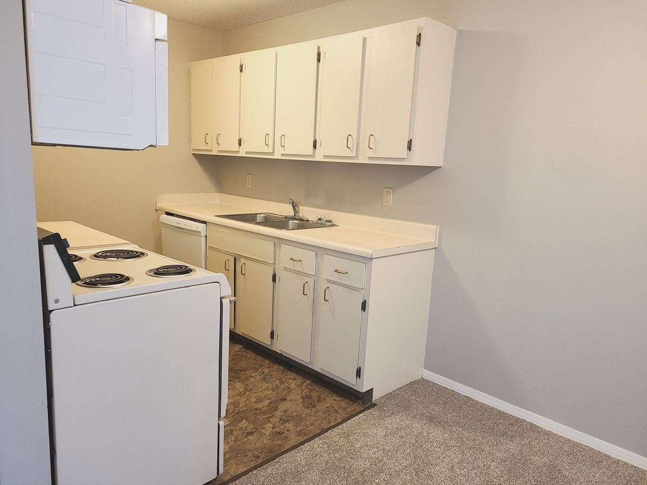 761 E Anamosa St - Photo 4 of 23