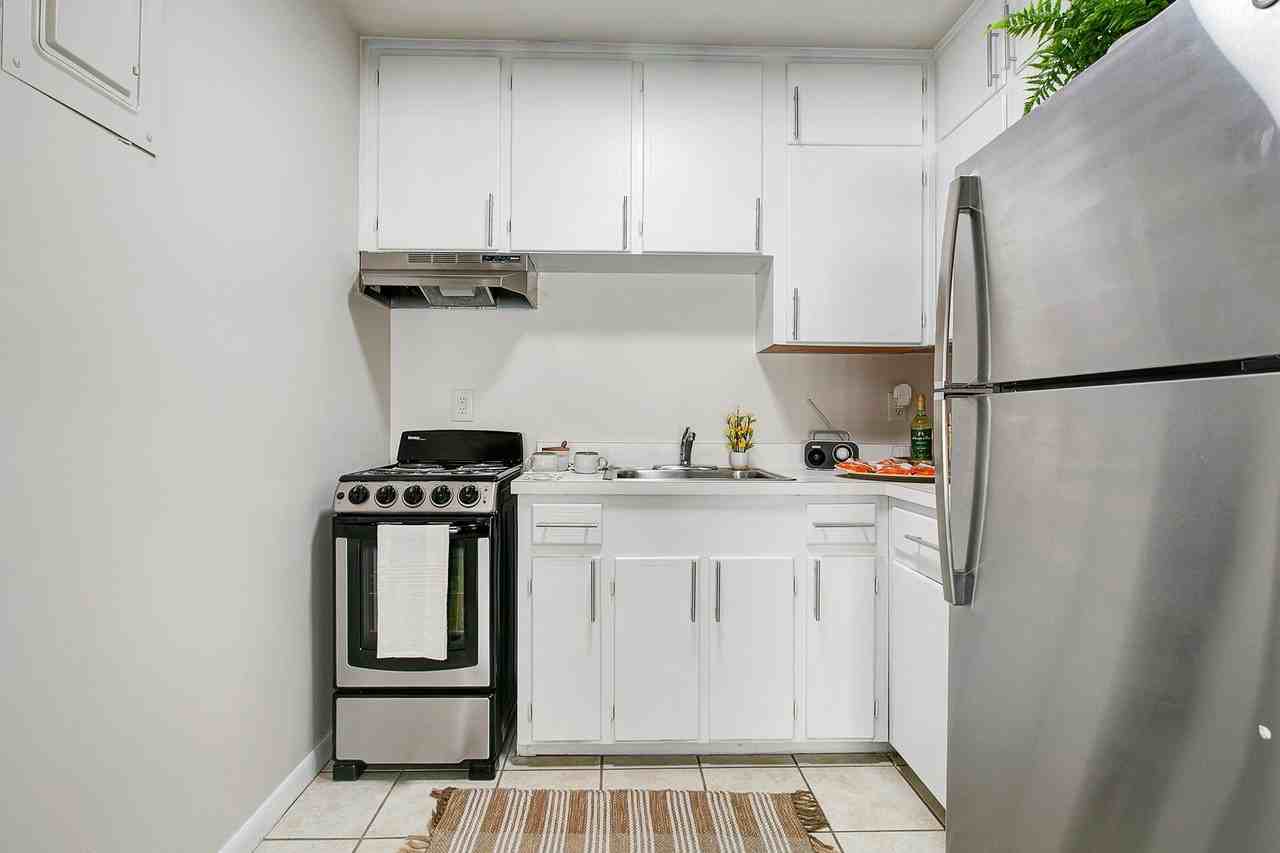 The Elizabeth | 1 & 2 Bedroom Apartments in Gainesville, FL - Photo 2 of 37