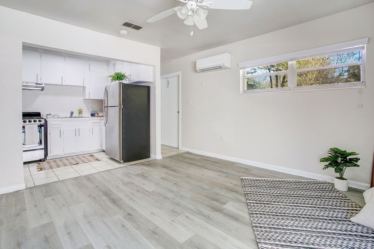 The Elizabeth | 1 & 2 Bedroom Apartments in Gainesville, FL - Photo 3 of 37