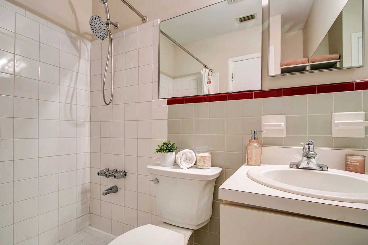 The Elizabeth | 1 & 2 Bedroom Apartments in Gainesville, FL - Photo 6 of 37