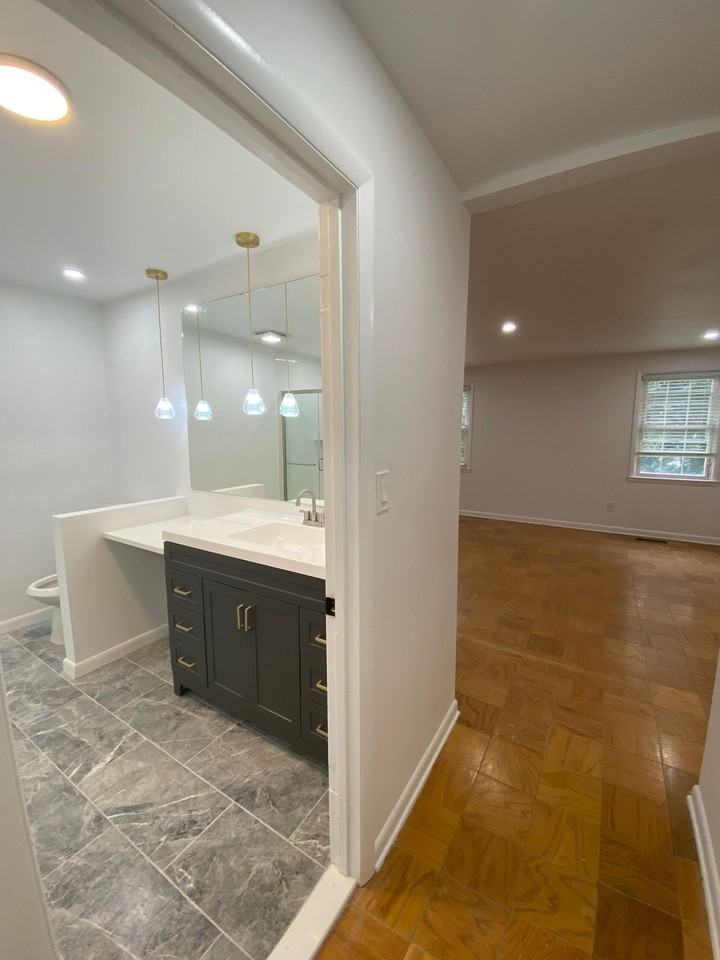 Melrose Apartments - Photo 7 of 14