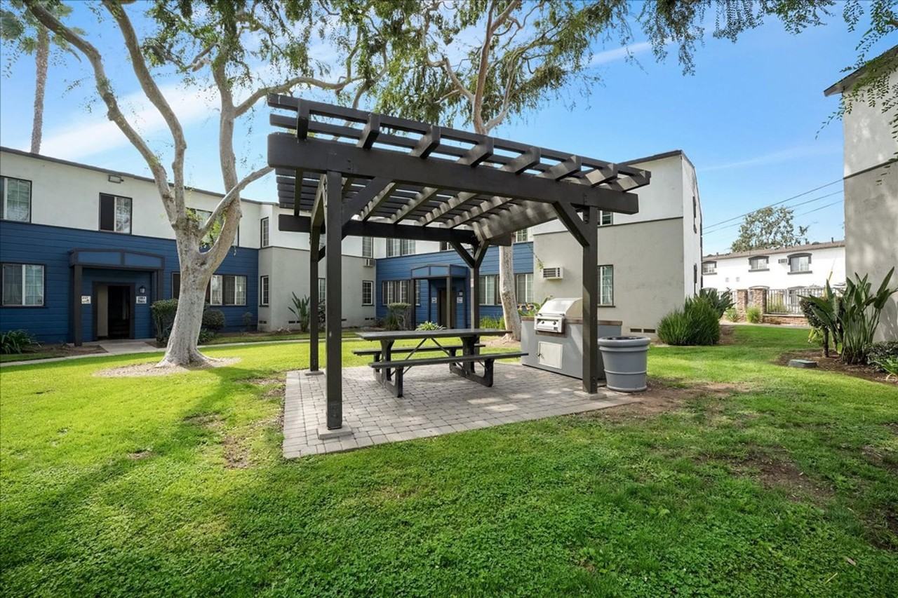 Somerset Apartments - Photo 5 of 50