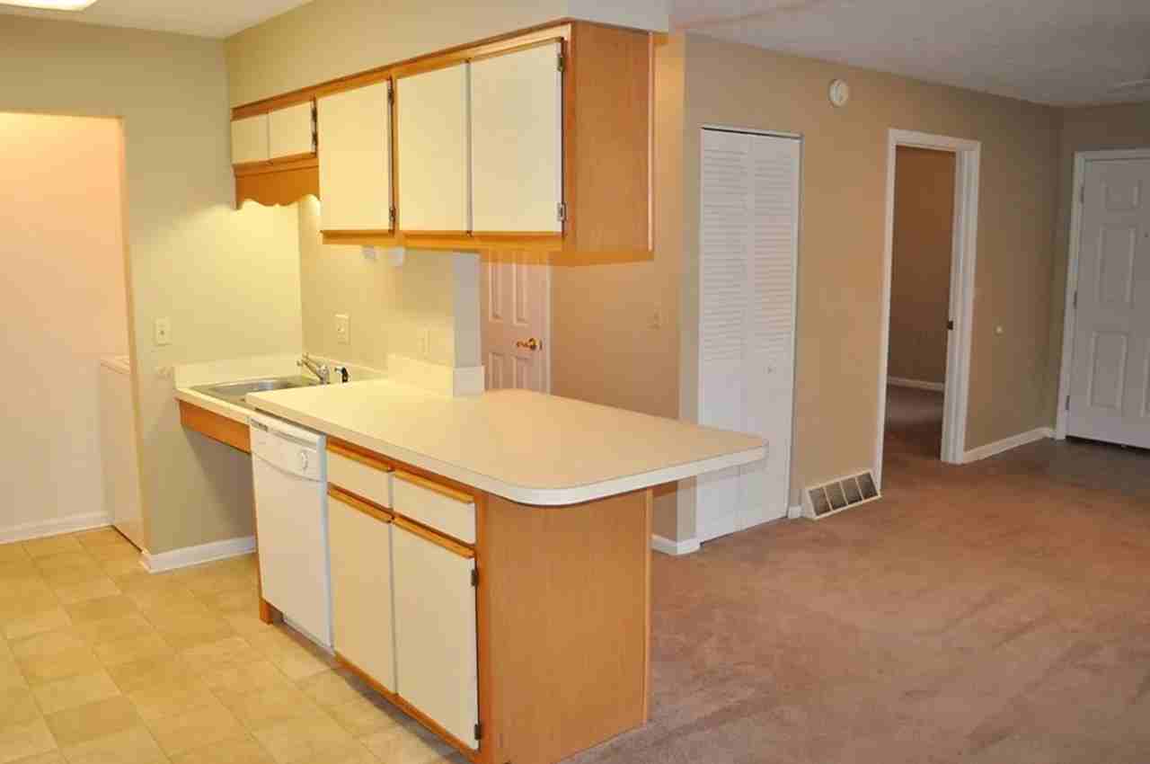 Bridgeport Landing Apartments - Photo 2 of 23