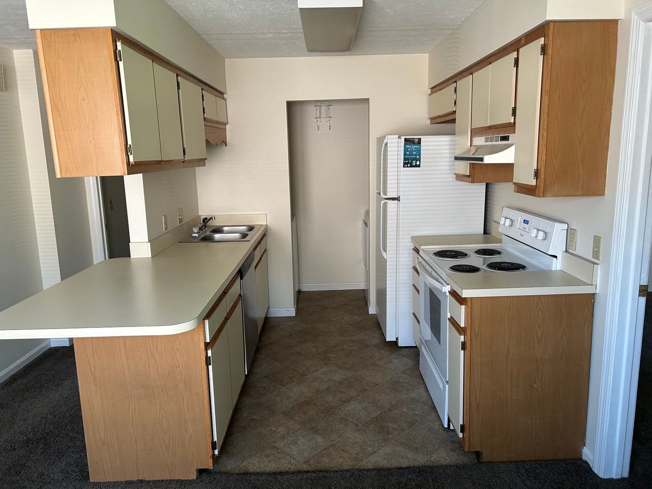 Bridgeport Landing Apartments - Photo 4 of 23