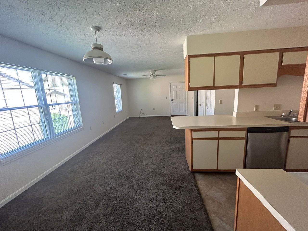 Bridgeport Landing Apartments - Photo 5 of 23