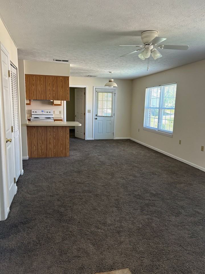 Bridgeport Landing Apartments - Photo 6 of 23