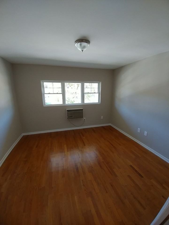 Pennside Manor - Photo 5 of 24