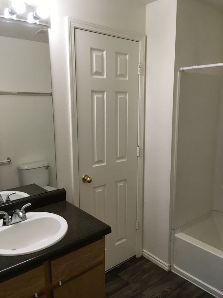 Vantana Courtyard - Photo 5 of 11