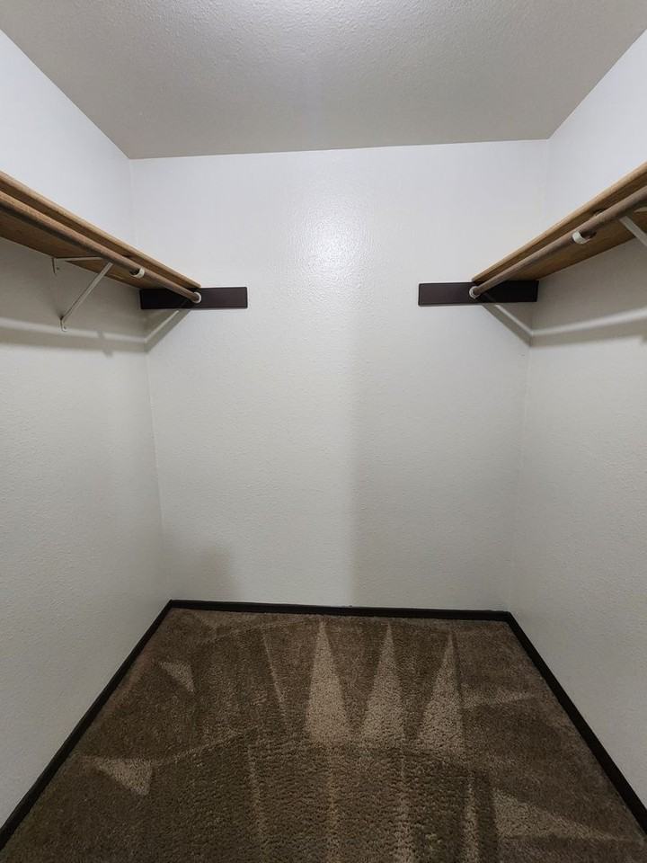 338-Fir Knoll Court Apartments - Photo 5 of 7