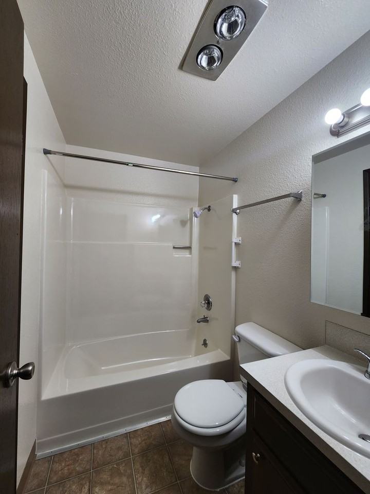 338-Fir Knoll Court Apartments - Photo 6 of 7