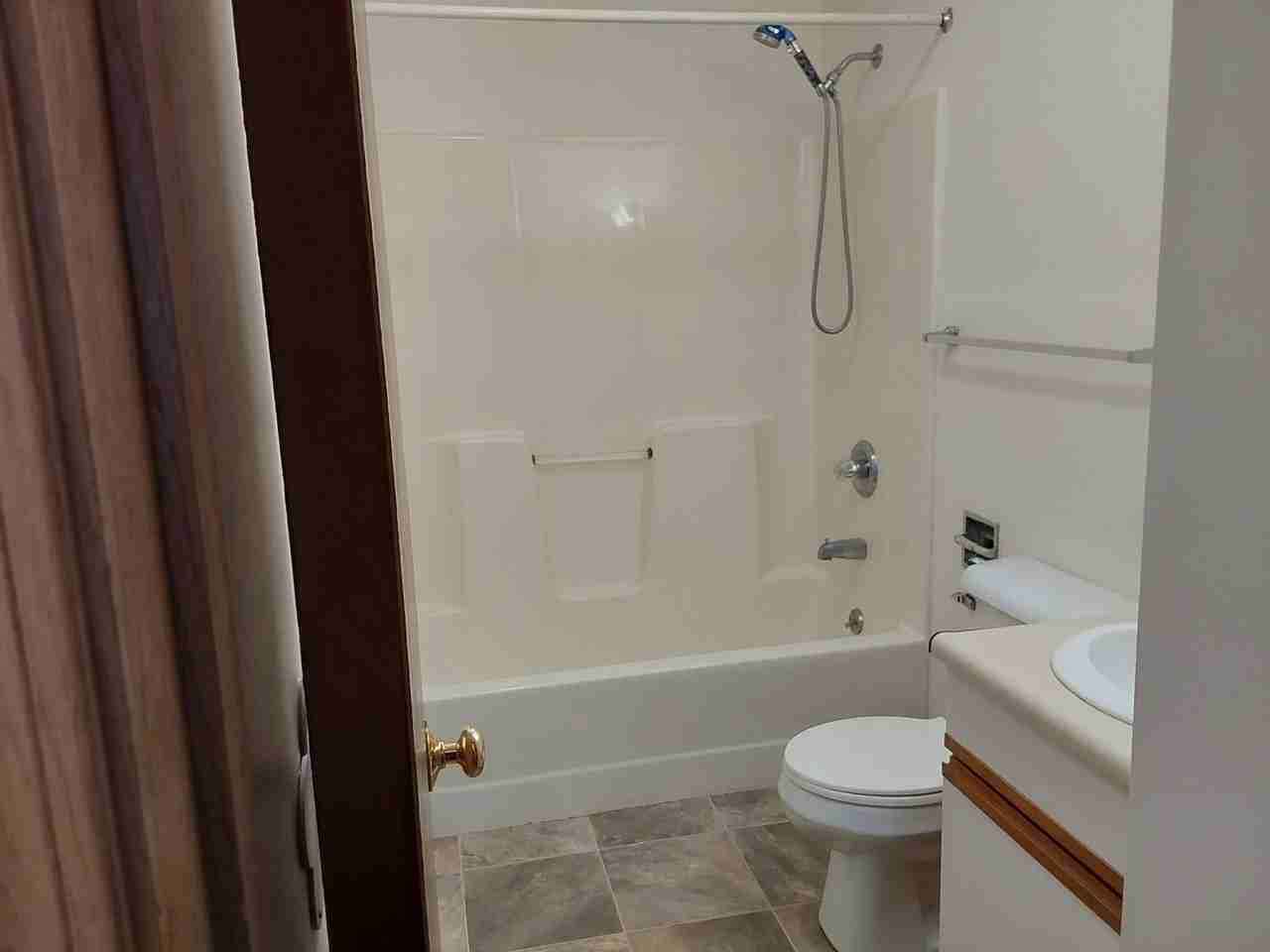 601 Circle Dr - Photo 4 of 5