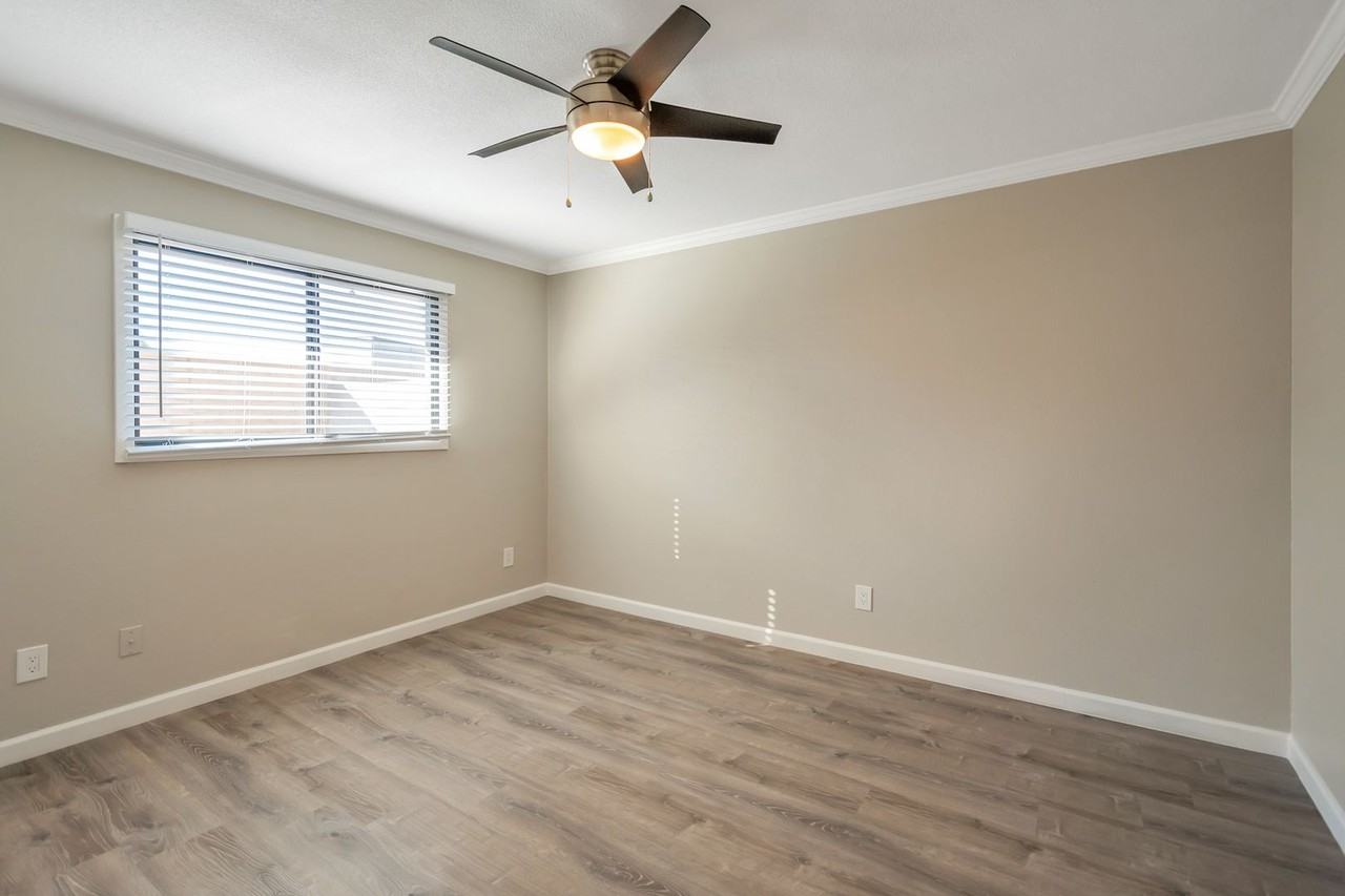 2 bedroom 1 bath in Boutique property! - Photo 6 of 40