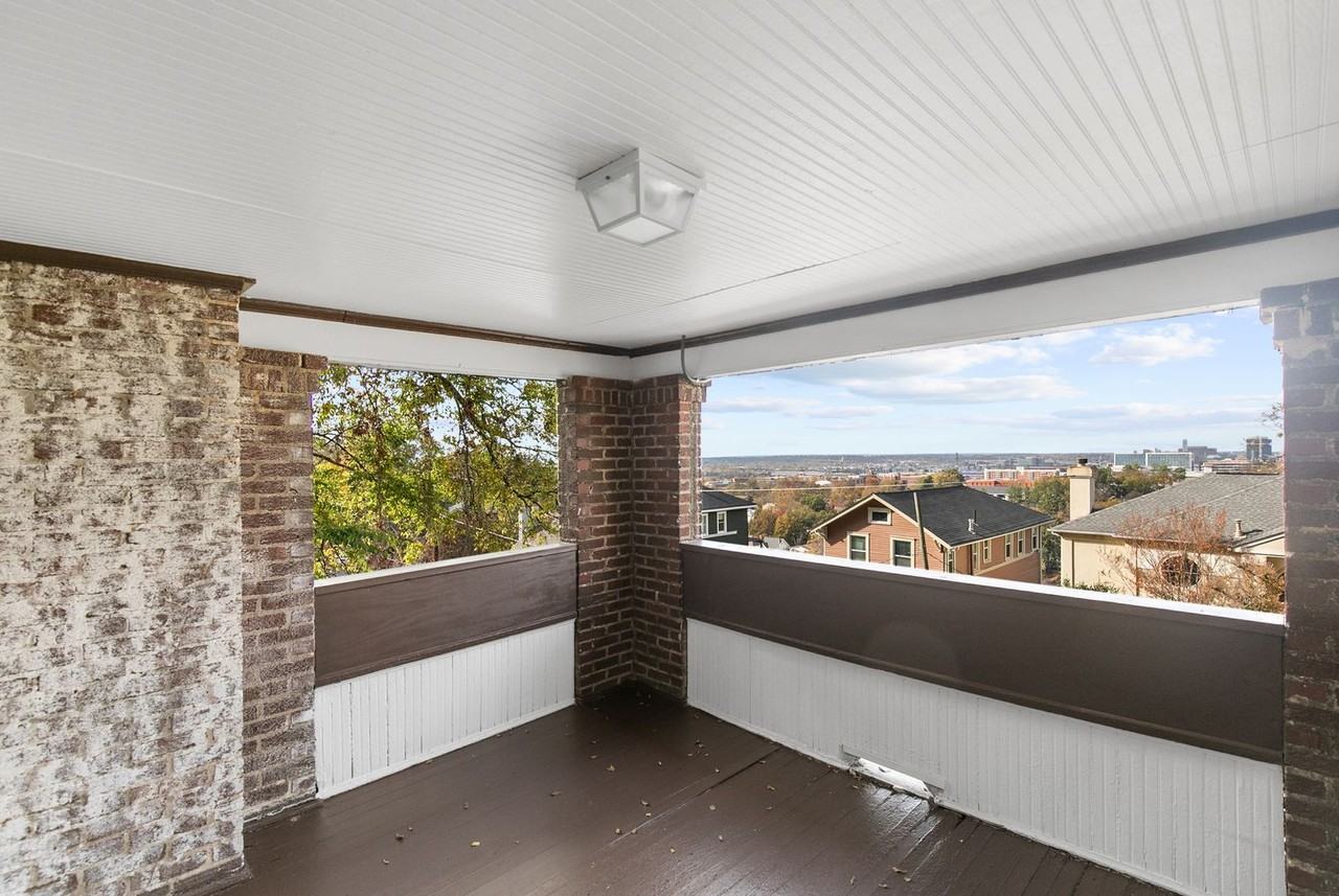 Leigh Anne - Photo 7 of 20