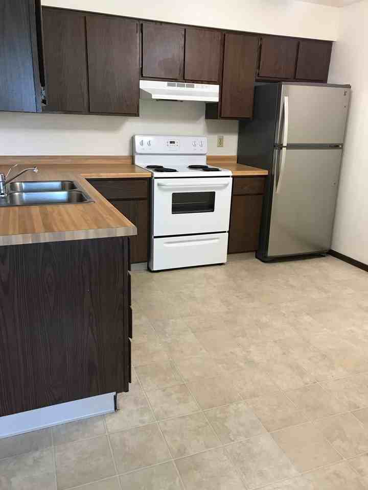 1021 Imperial - Photo 4 of 11