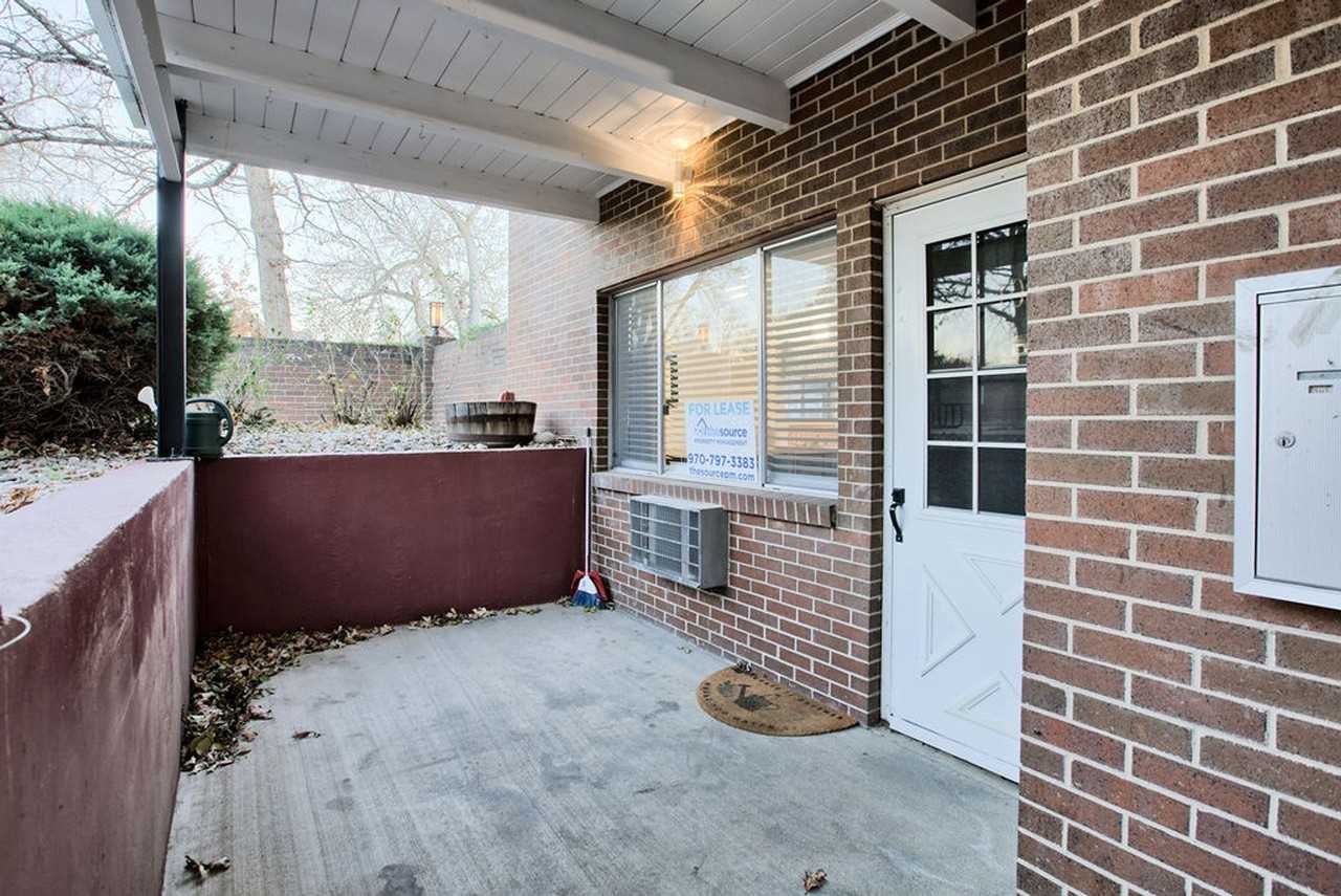 301 Peterson St - Photo 2 of 17