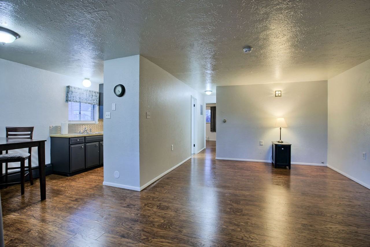 301 Peterson St - Photo 3 of 17