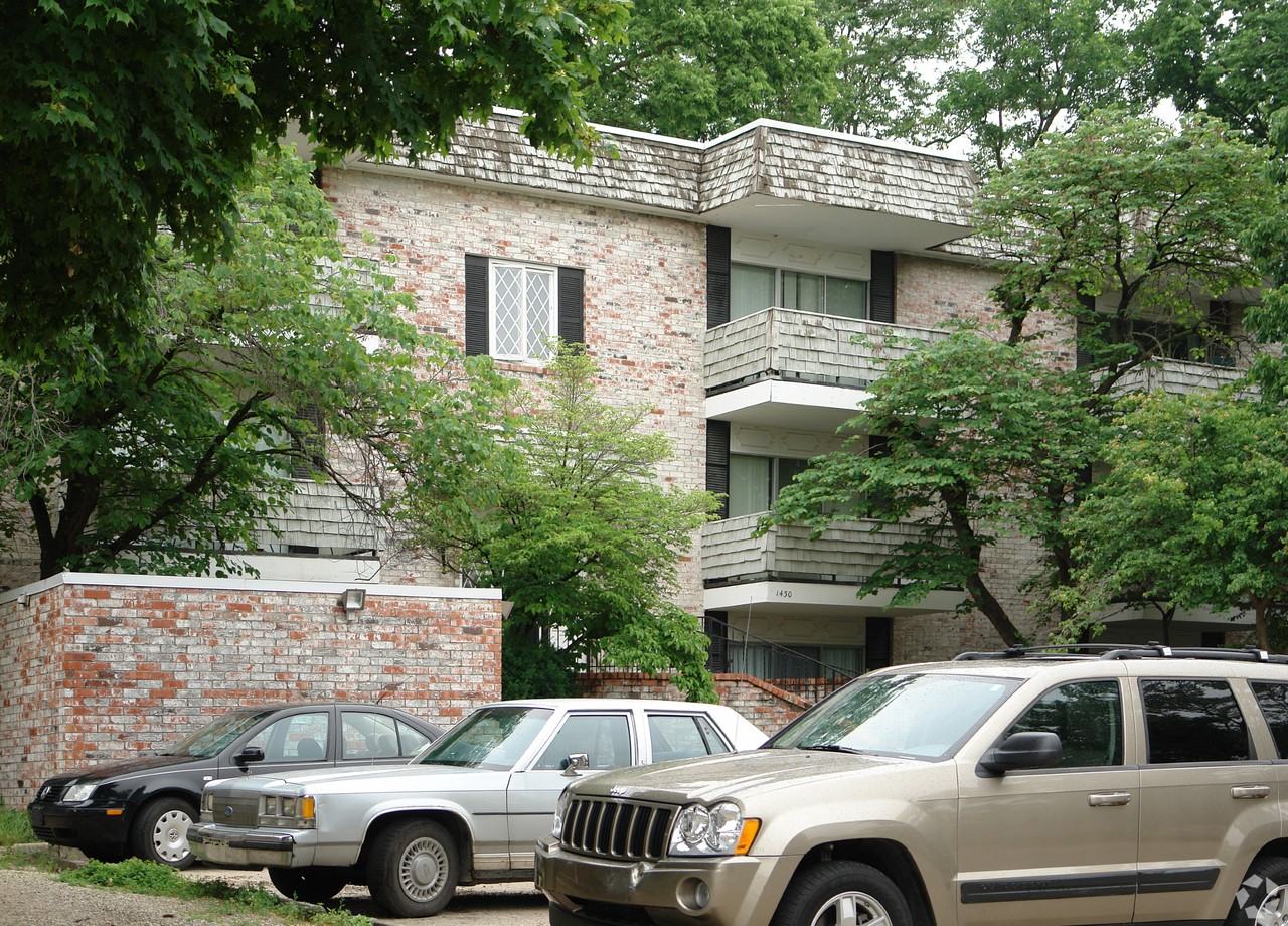 The Coachman Apartments 1433 Ohio St, Lawrence, KS 66044 Zumper