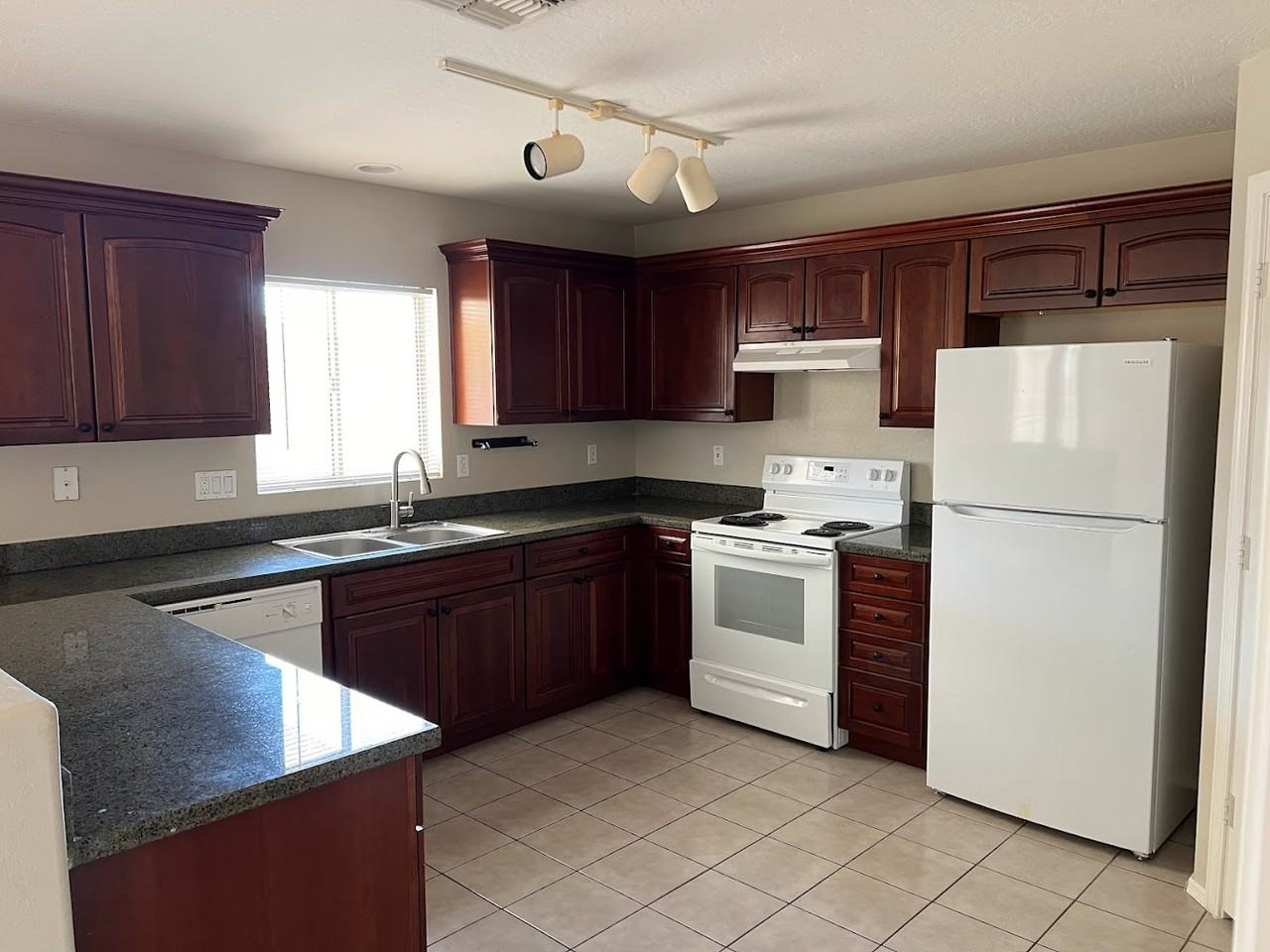 12809 W Dreyfus Dr - Photo 2 of 21