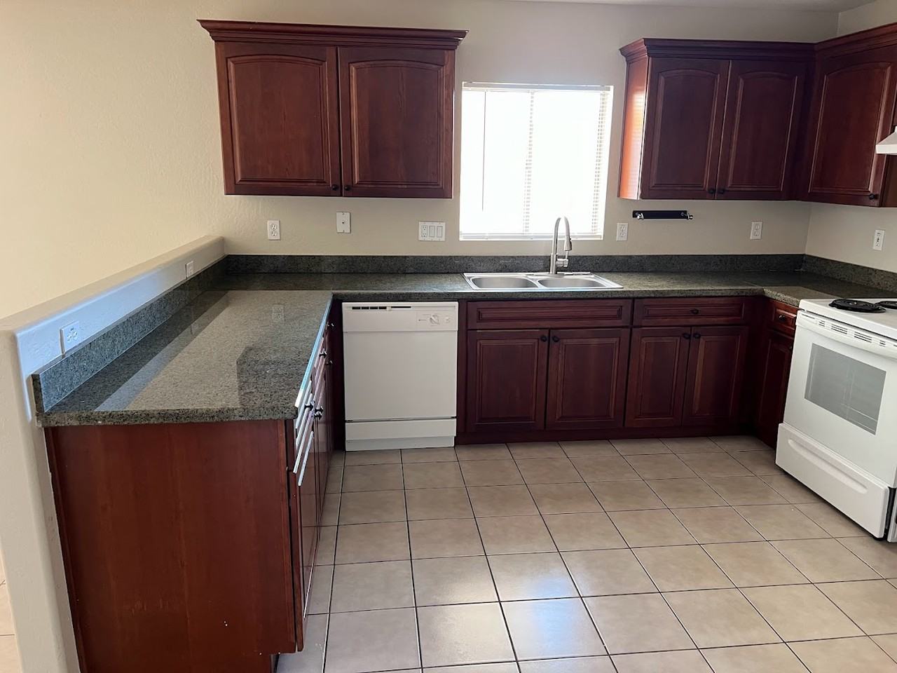 12809 W Dreyfus Dr - Photo 3 of 21