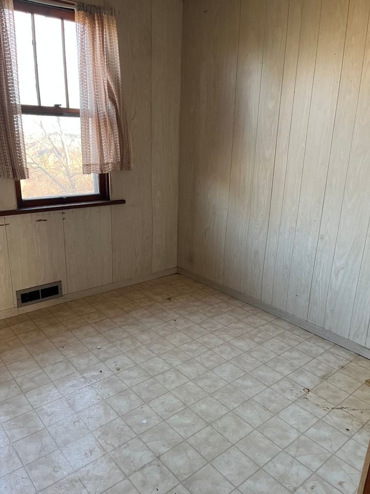 One Bedroom Upstairs Apartment - Photo 5 of 7