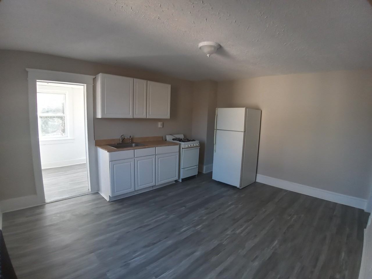 917 Church St - Photo 2 of 9