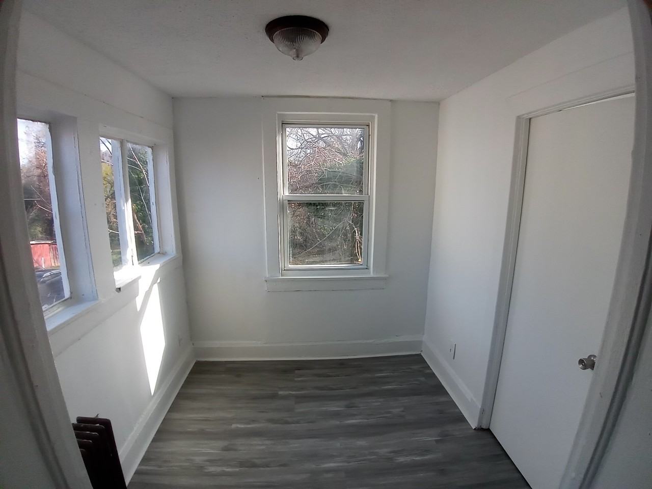 917 Church St - Photo 3 of 9