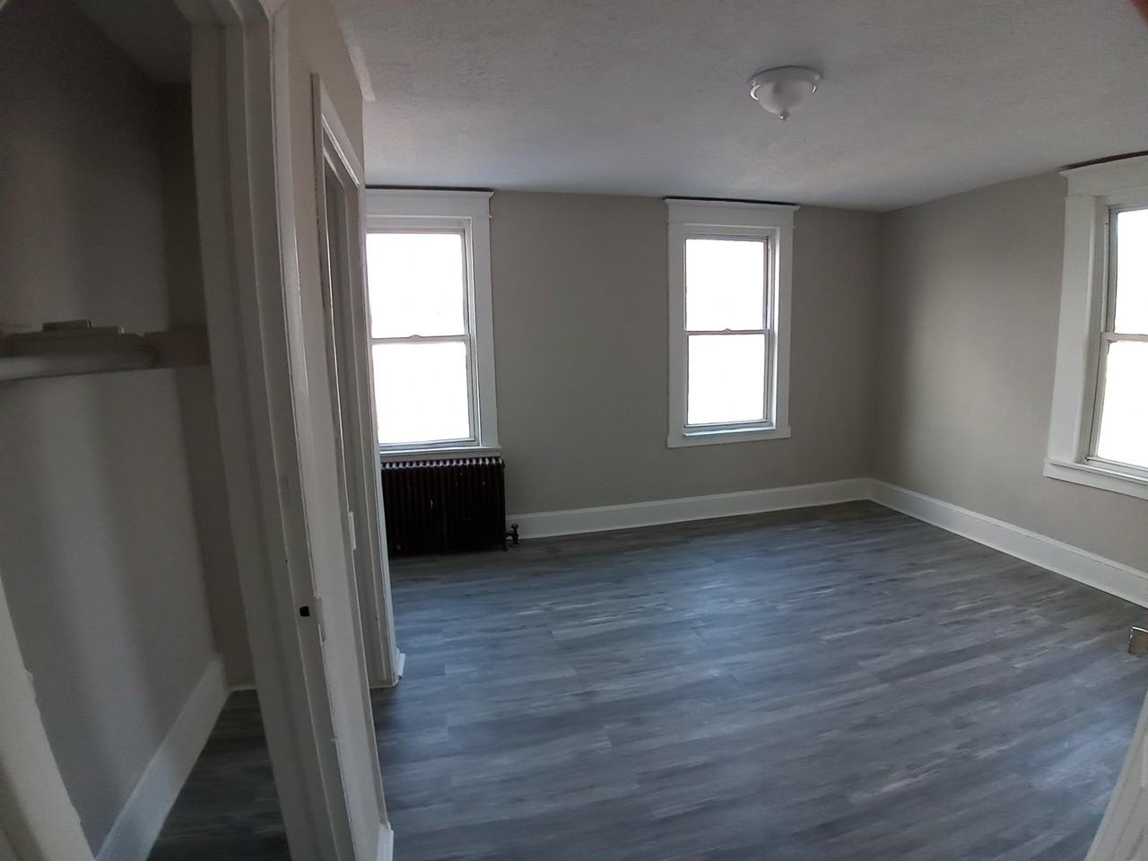 917 Church St - Photo 6 of 9