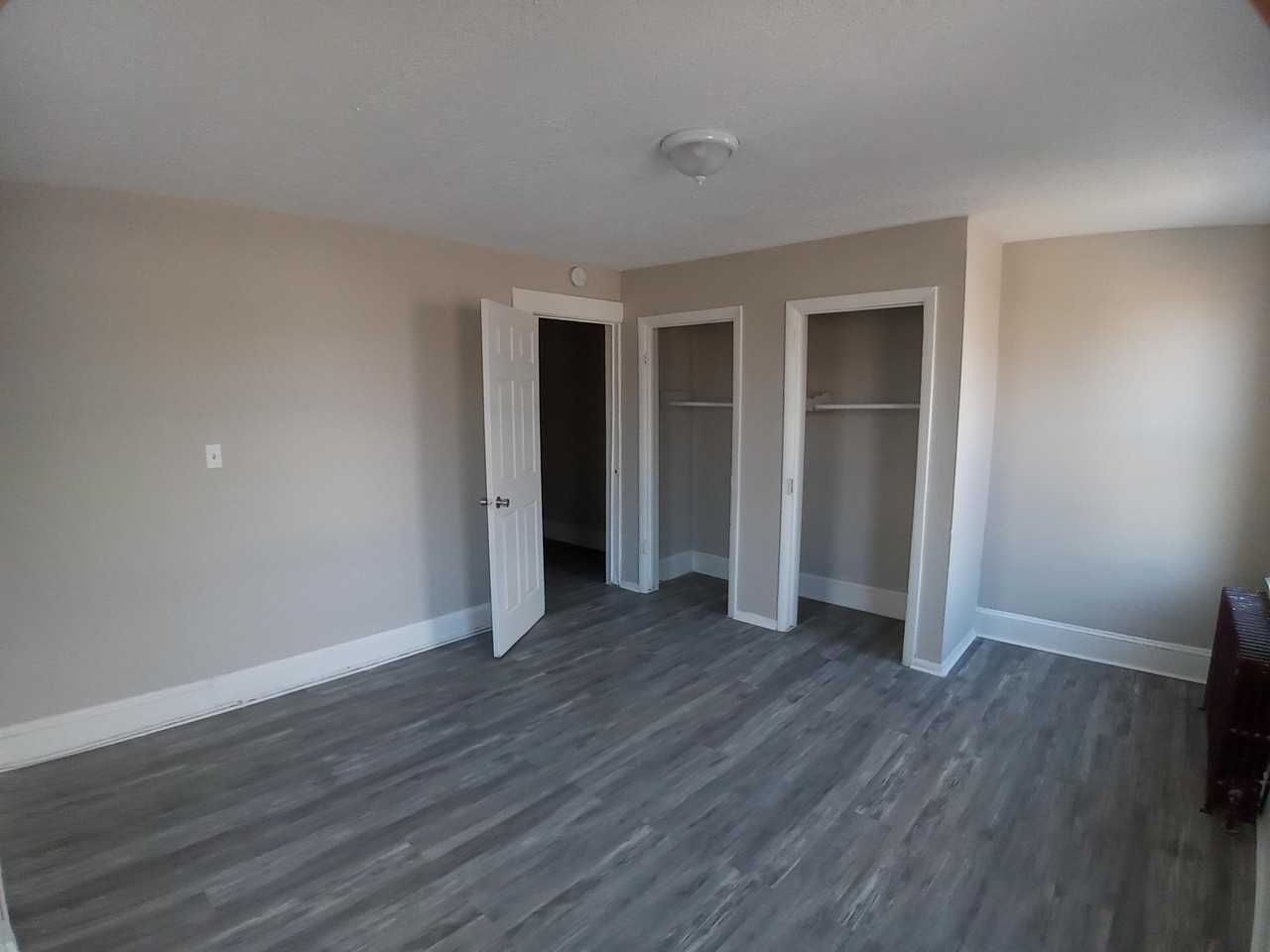 917 Church St - Photo 7 of 9