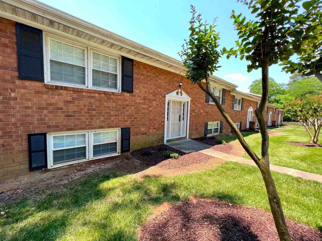 One-Bedroom, One-Bath Updated, Urban Sycamore Apartments - Photo 2 of 4