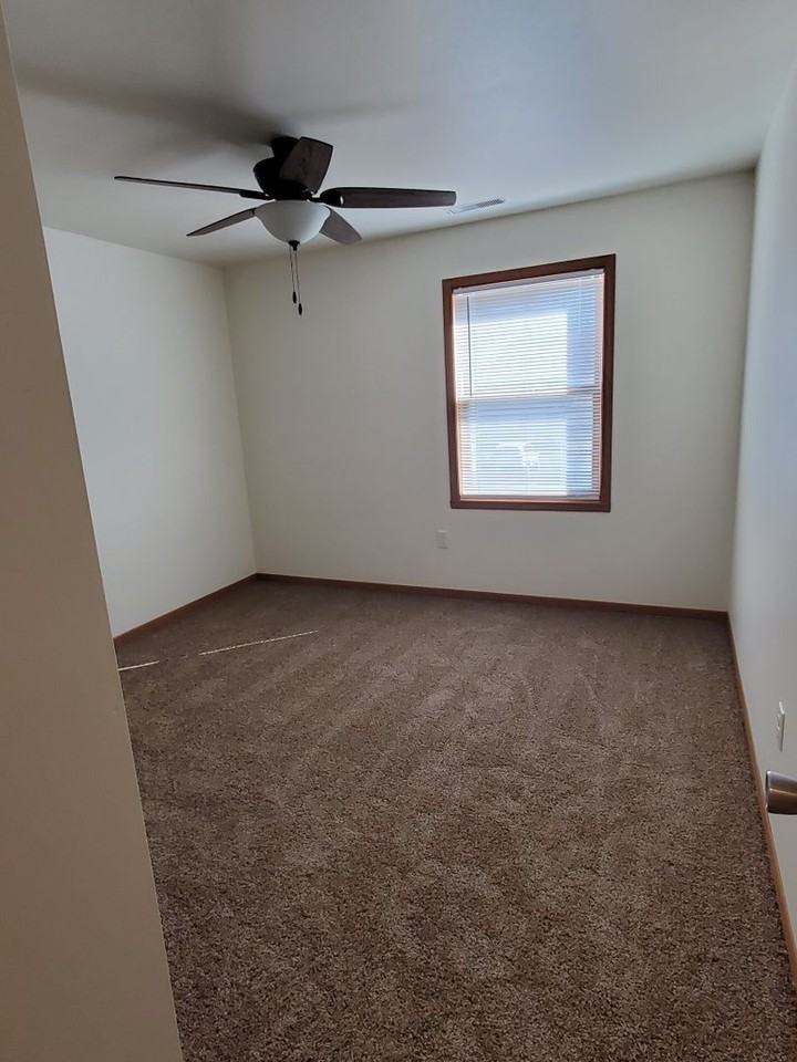 Sunny Meadows Apartments - Photo 5 of 14