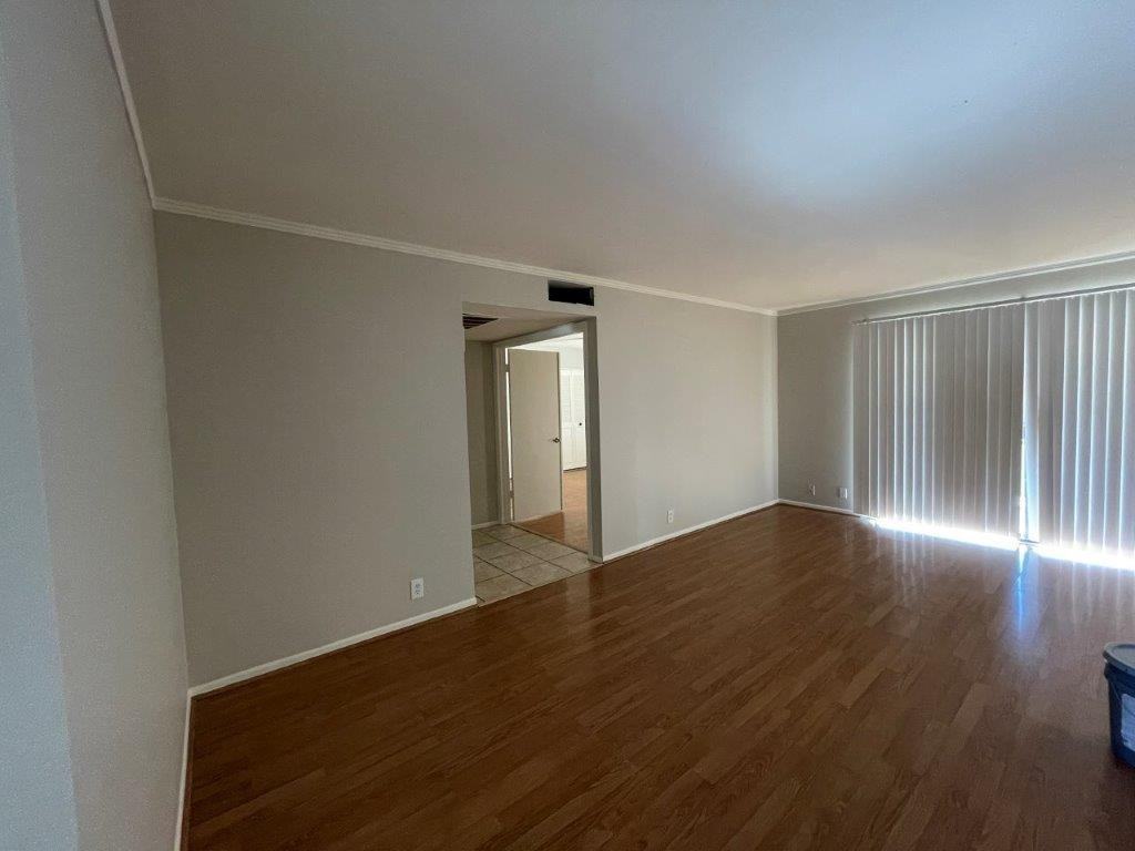 701 W Vaughn St - Photo 2 of 15