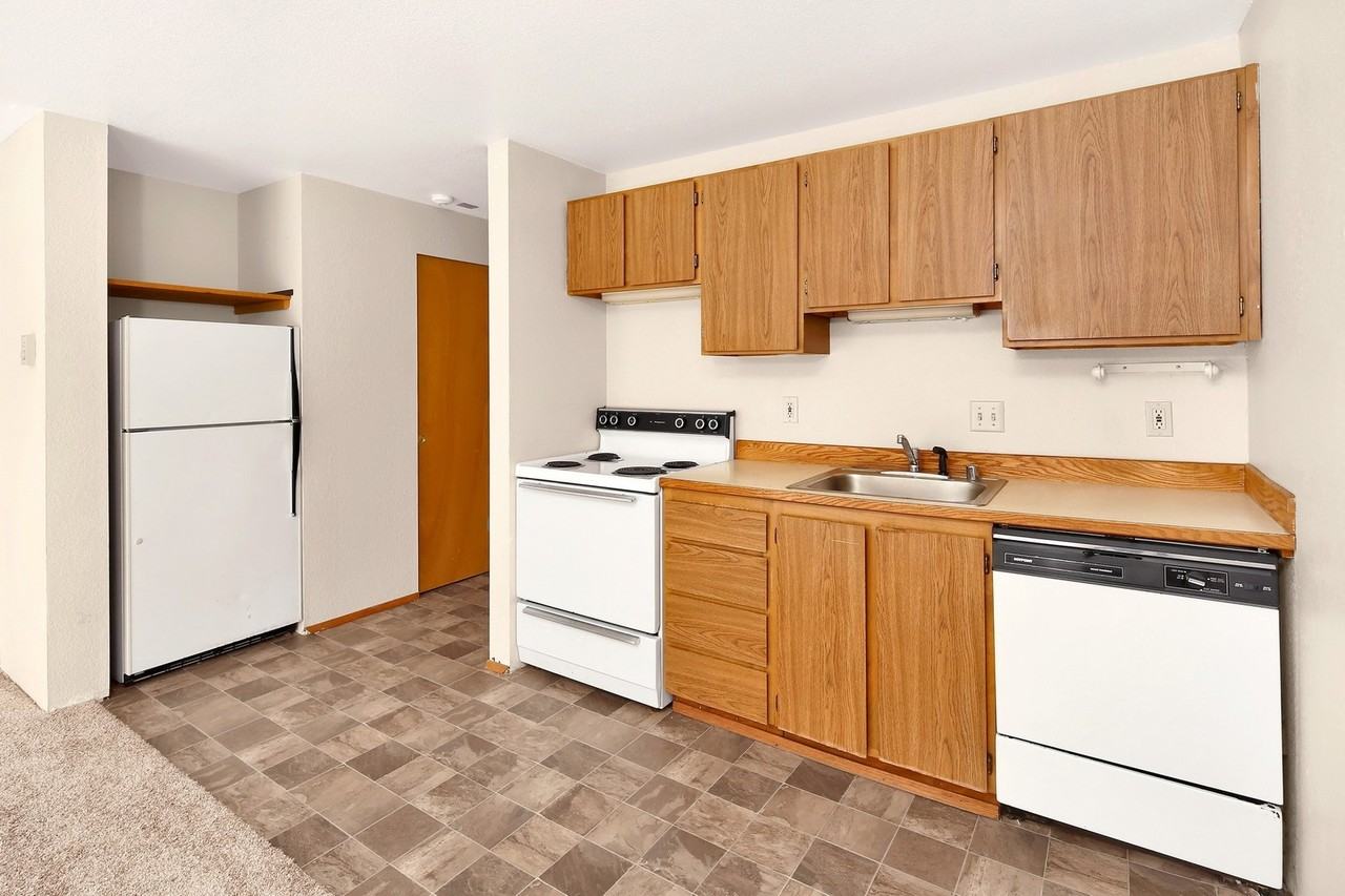 2303 Taylor Ave - Photo 4 of 12
