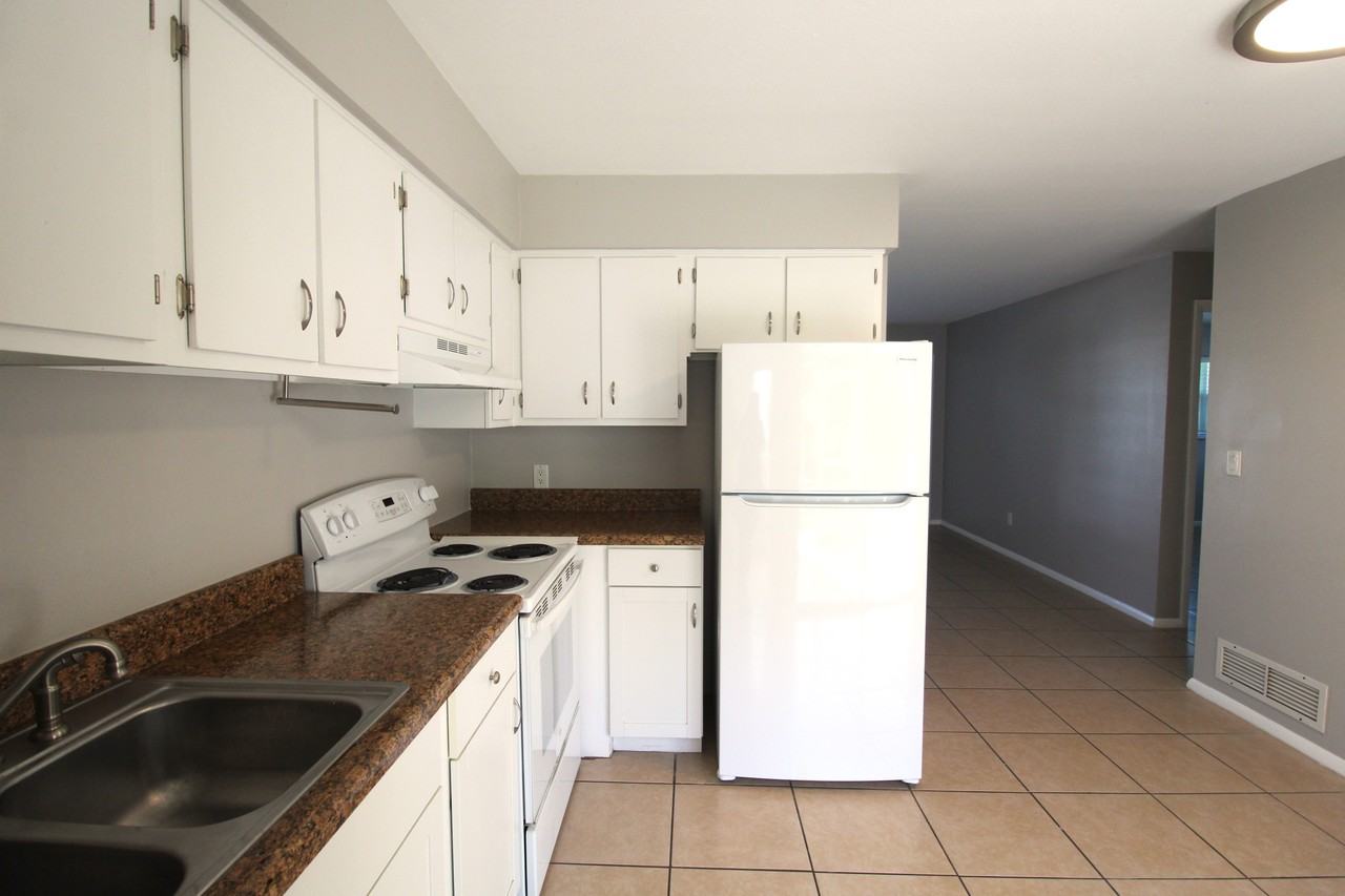 474 Briarwood Rd - Photo 2 of 14