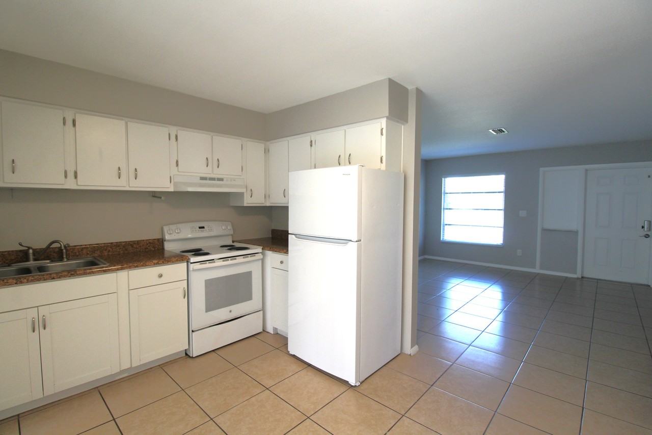 474 Briarwood Rd - Photo 3 of 14