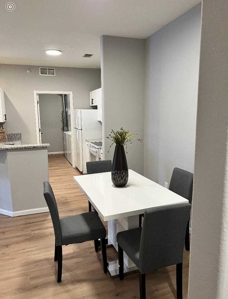 Richmond Hills A - Photo 5 of 35