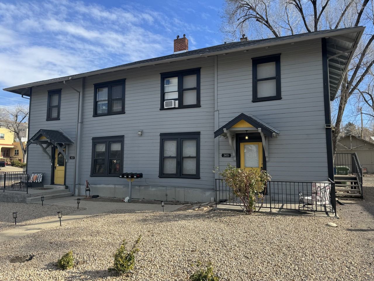 305 S Marina St - Photo 2 of 15