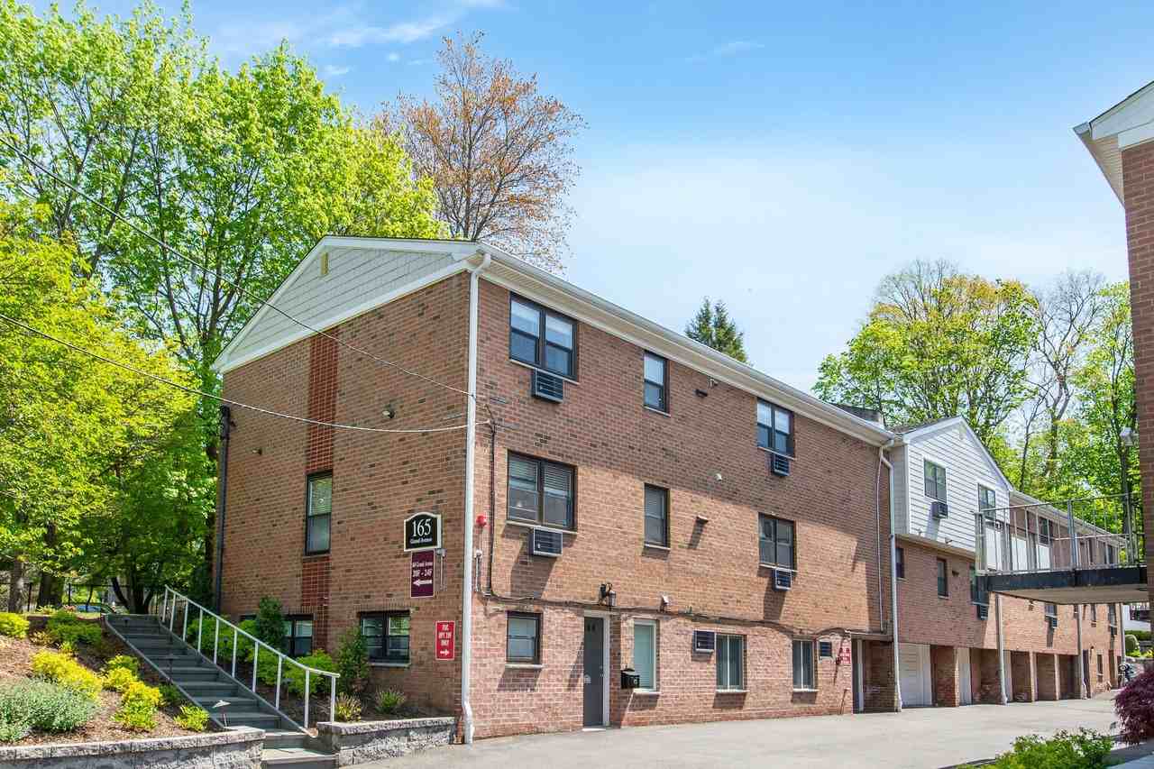 The Linden Apartments: In - Photo 4 of 9