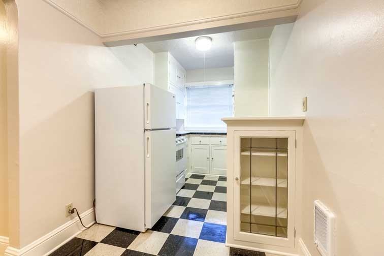 ESTELLE COURT APARTMENTS (MCM10) - Photo 4 of 13