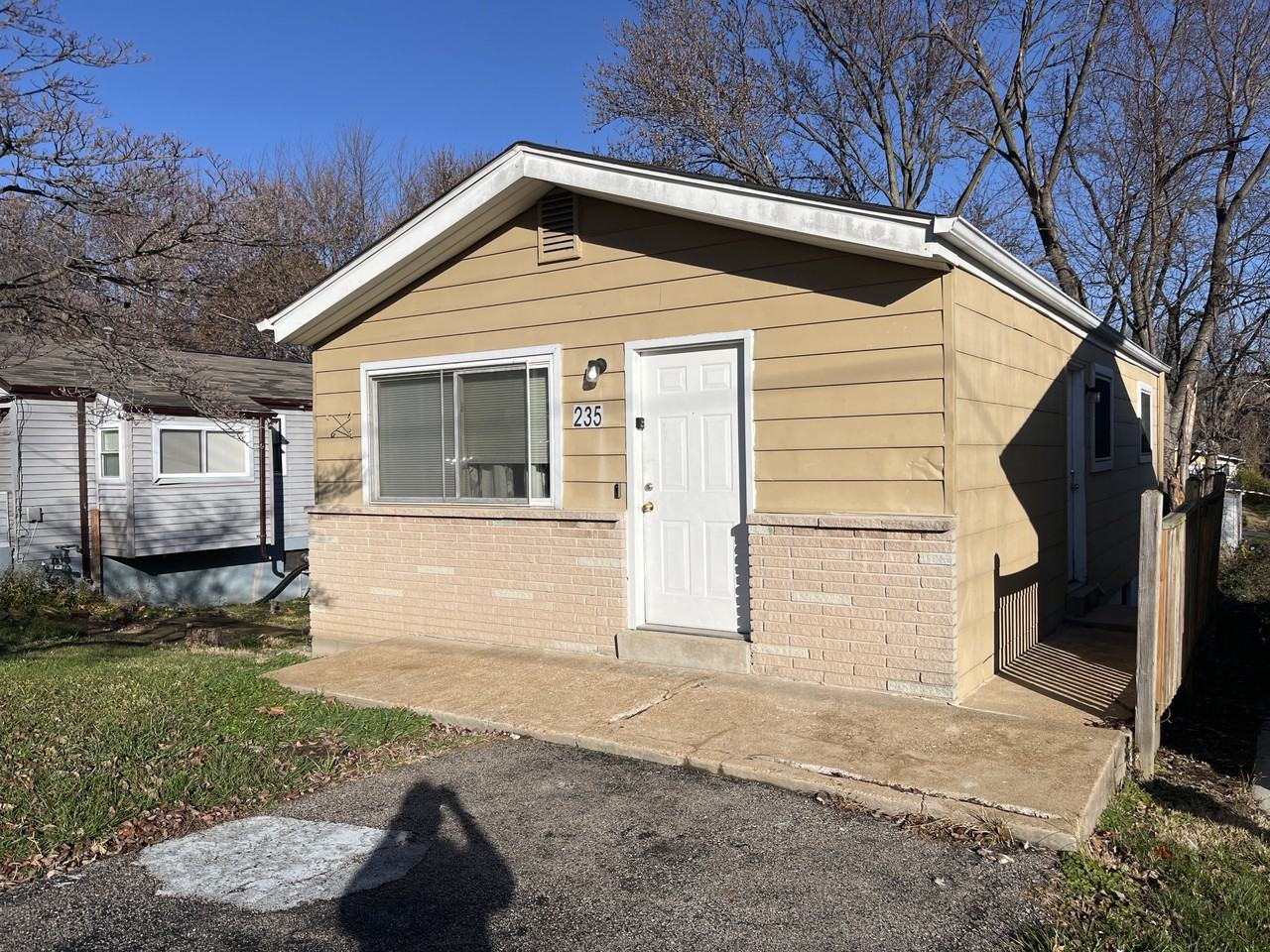 235 Flora Dr - Photo 3 of 12